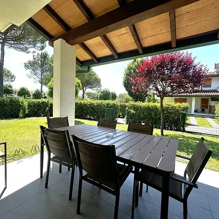 Villa Comfy With Pool Access Bibione
