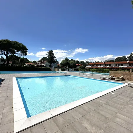 Comfy With Pool Access Villa