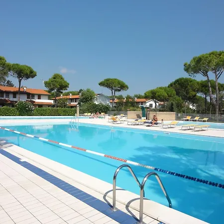 Comfy With Pool Access Villa