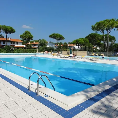 Comfy With Pool Access Villa Bibione