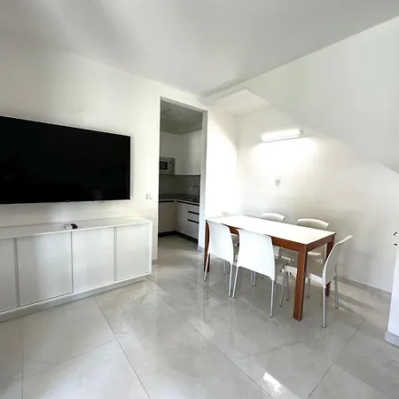Vila Comfy With Pool Access