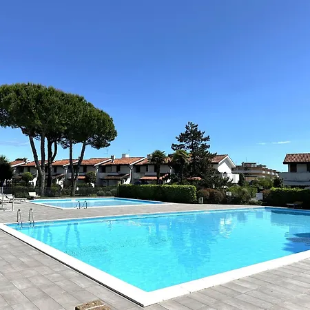 Comfy With Pool Access Villa