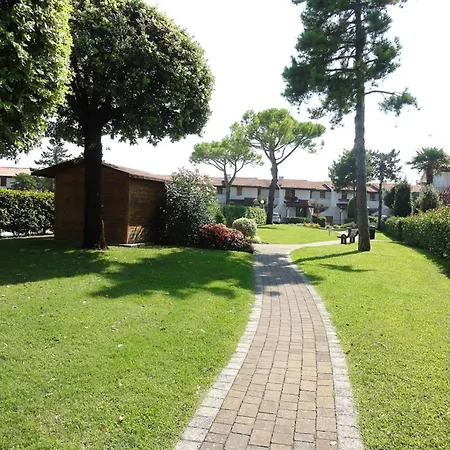 Vila Comfy With Pool Access