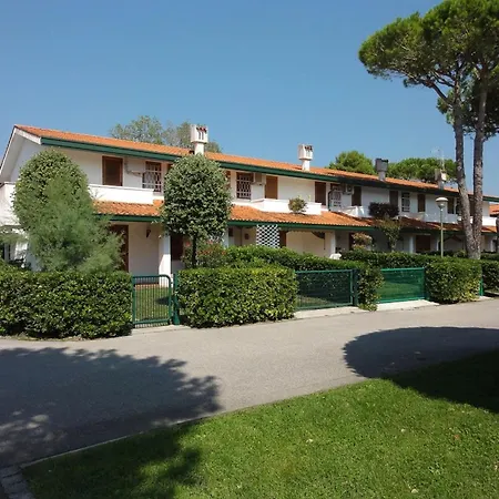 Villa Comfy With Pool Access Bibione