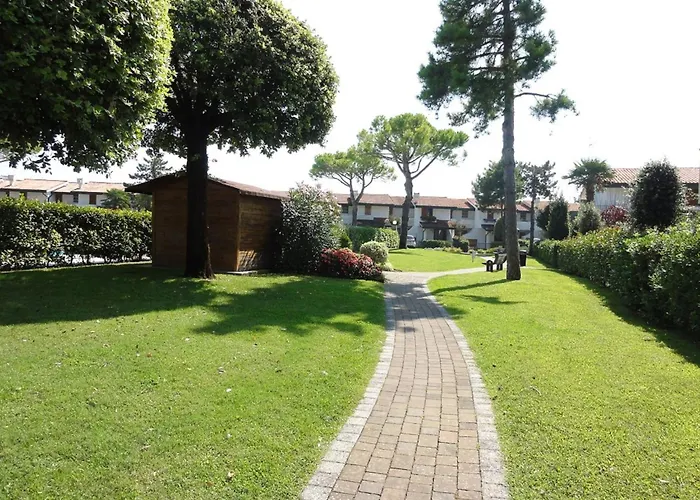 빌라 Comfy With Pool Access