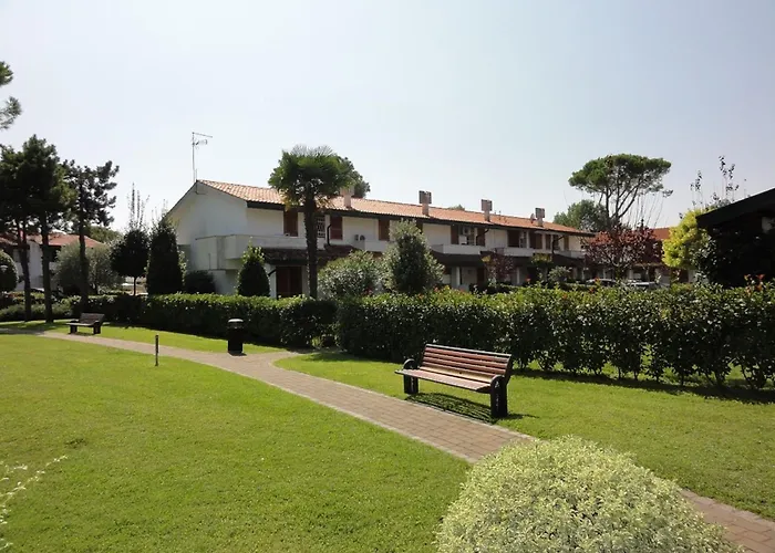 Comfy With Pool Access Вилла